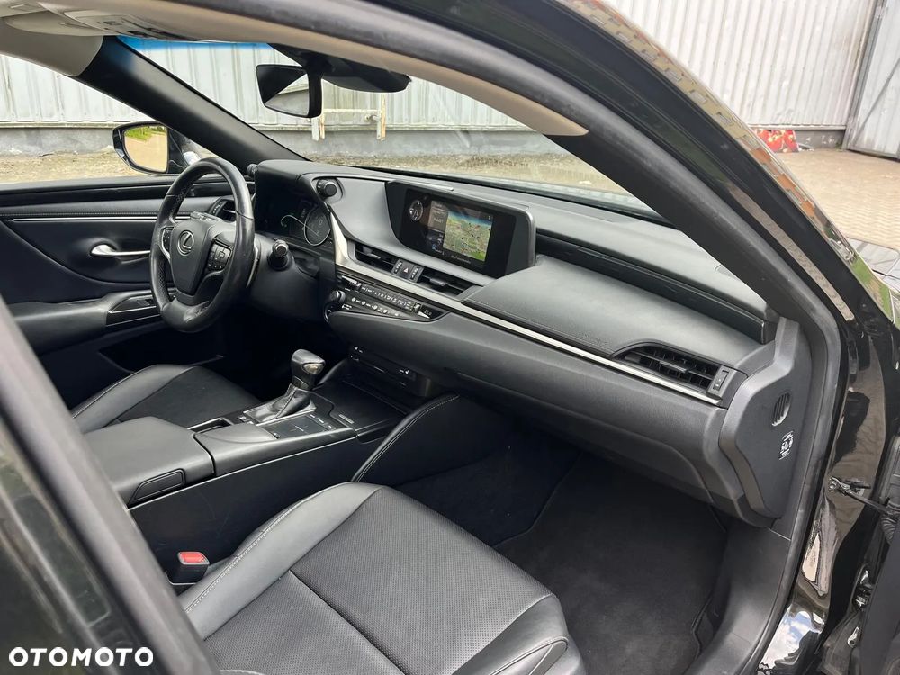 Lexus ES 300h Elegance - 17