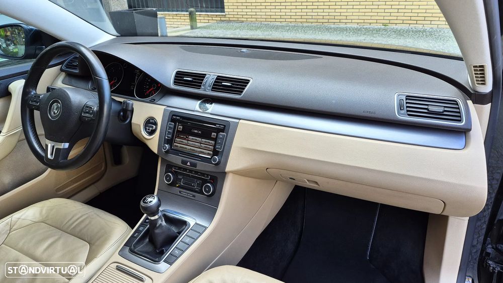 VW Passat 1.6 TDI BlueMotion Highline - 11