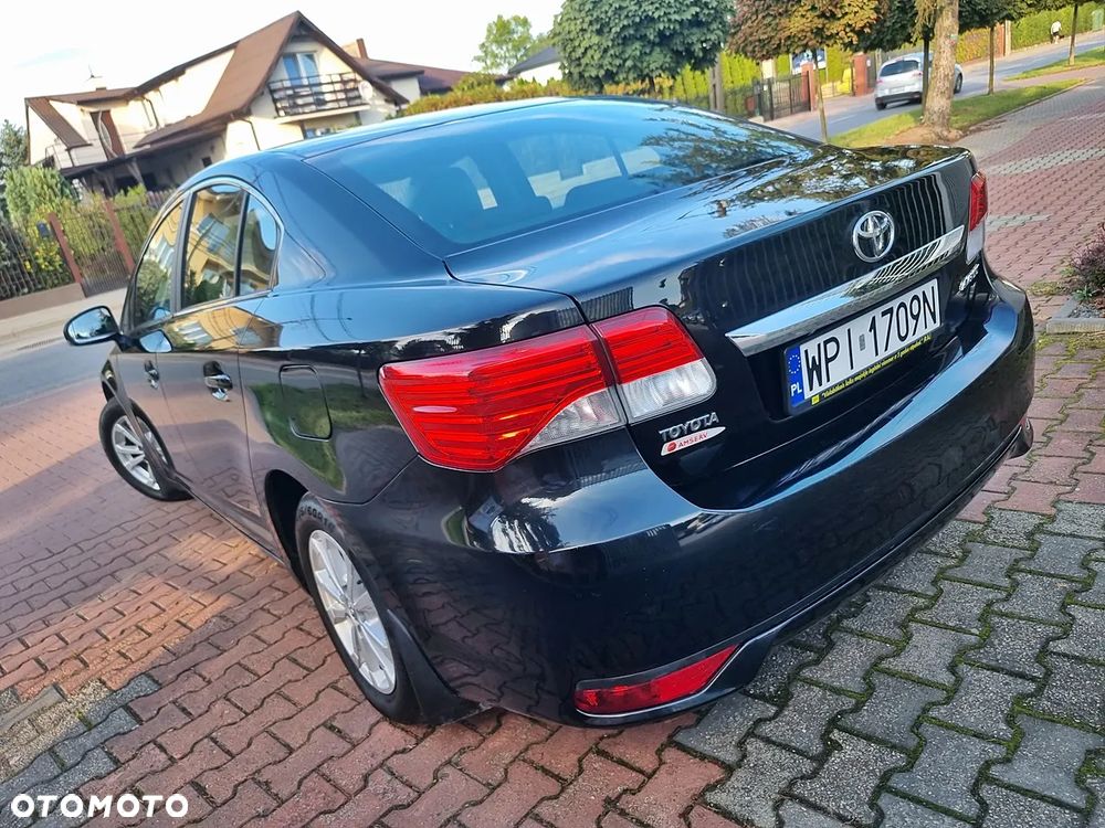 Toyota Avensis 2.0 Premium - 19
