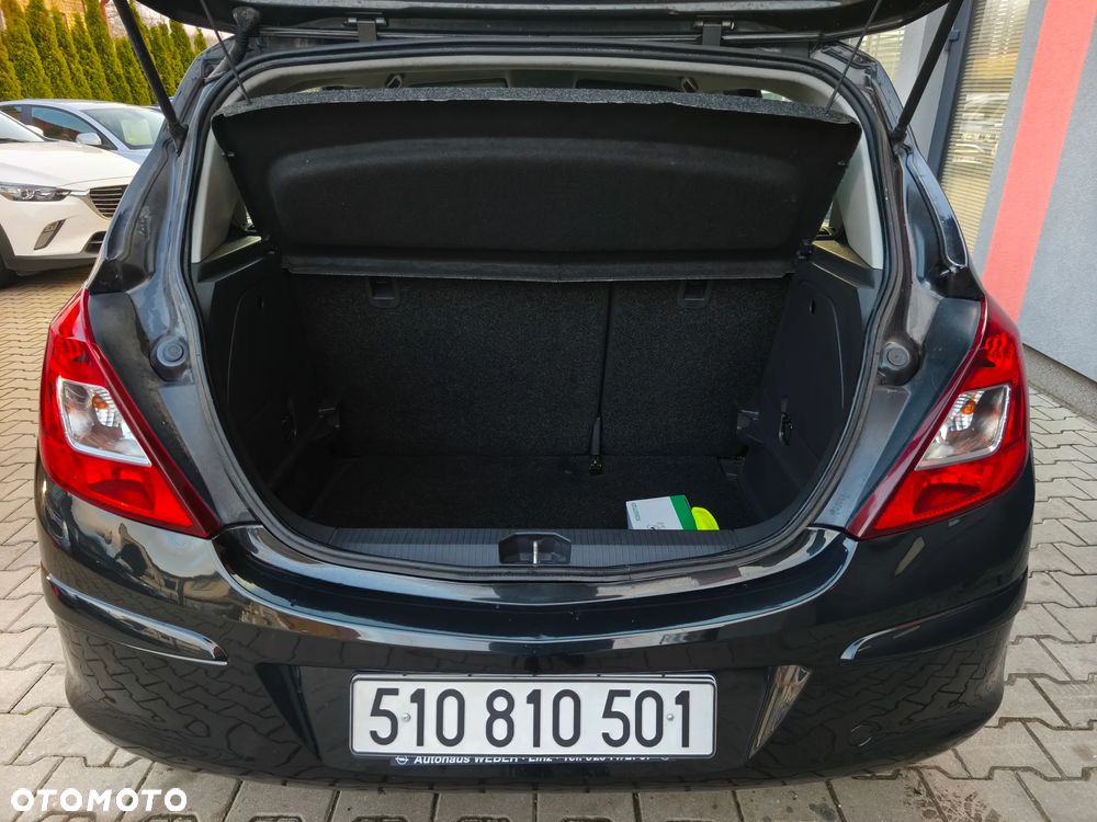 Opel Corsa 1.2 16V Cosmo - 9