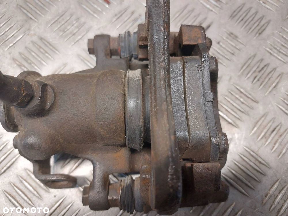 ZACISKI HAMULCOWE LEWY AUDI 80 B4 - 2