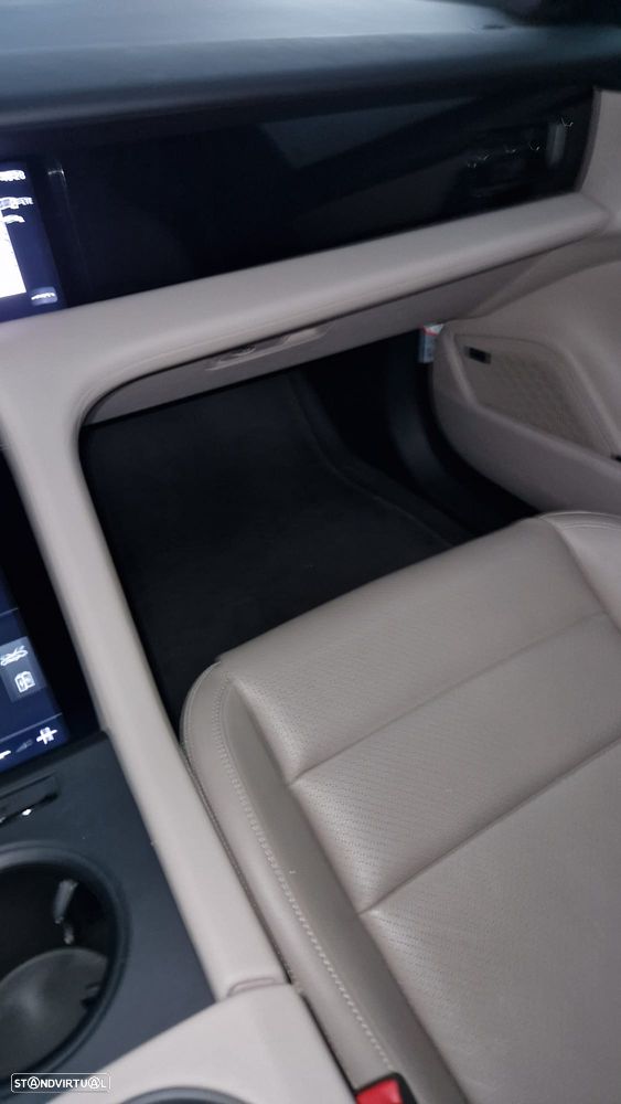 Porsche Taycan Cross Turismo 4 - 34