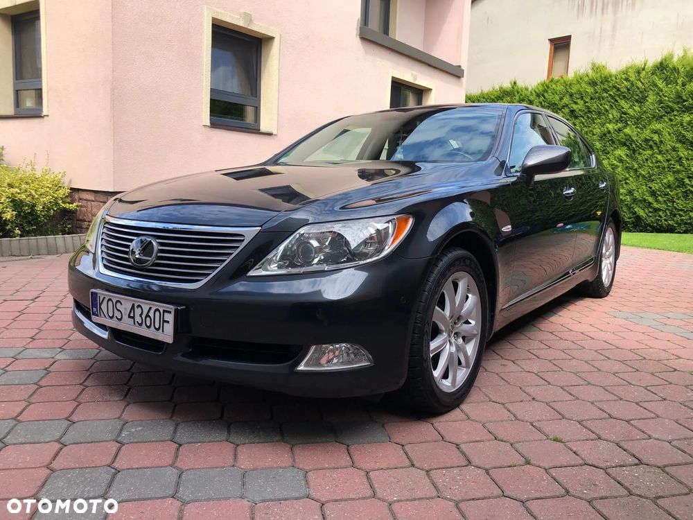 Lexus LS 460 AWD - 16