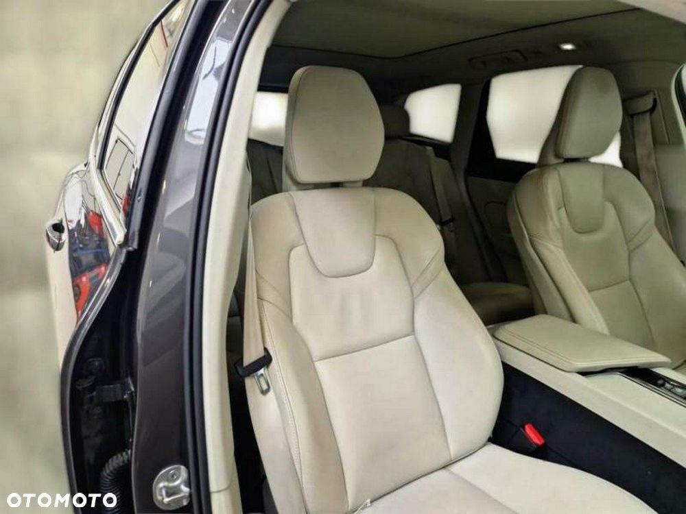 Volvo XC 60 T6 Plug-In Hybrid AWD Inscription Expression - 11