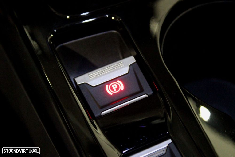 Peugeot 2008 1.5 BlueHDi Allure Pack EAT8 - 34