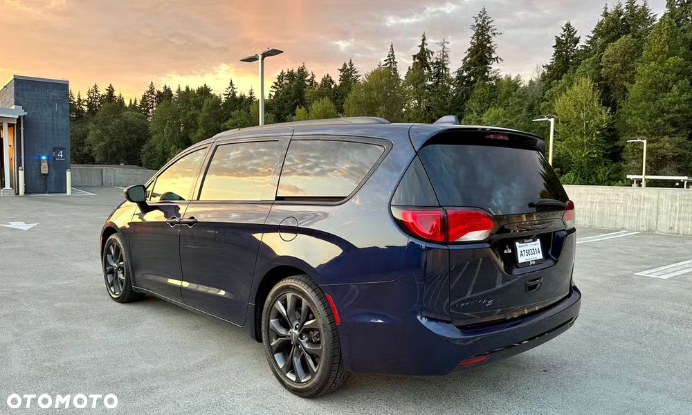 Chrysler Pacifica - 6