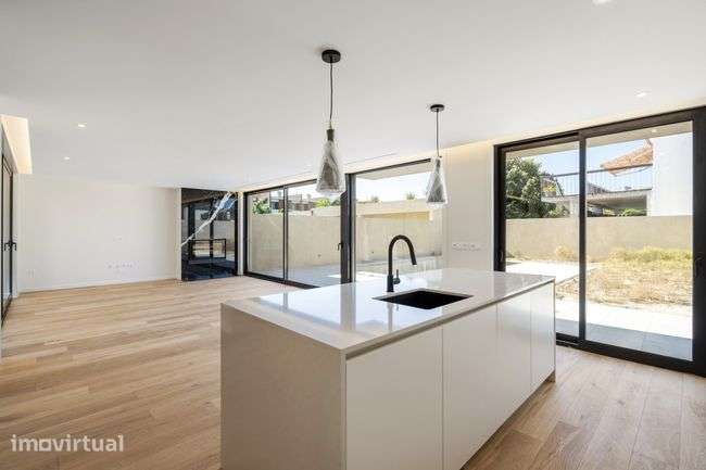 Moradia T3 de Luxo com 3 Suítes, Escritório e Piscina - Grande imagem: 4/10