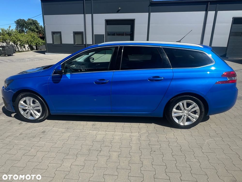Peugeot 308 - 8