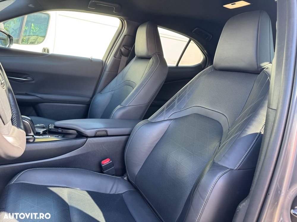 Lexus UX 300e Executive - 14