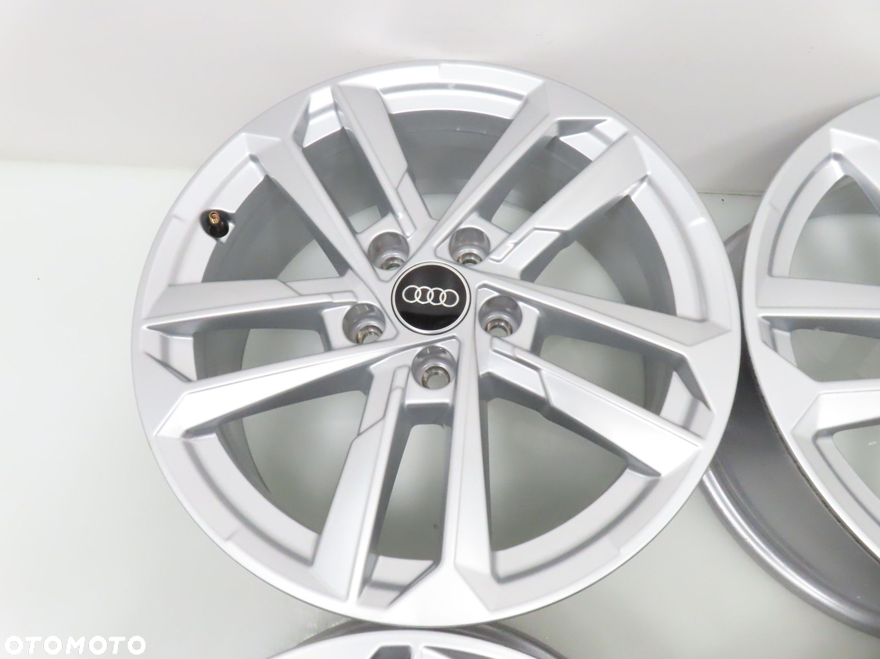 Alufelgi 17'' Audi A3 S3 8Y0601025L 5x112 ET43 6,5J - 9
