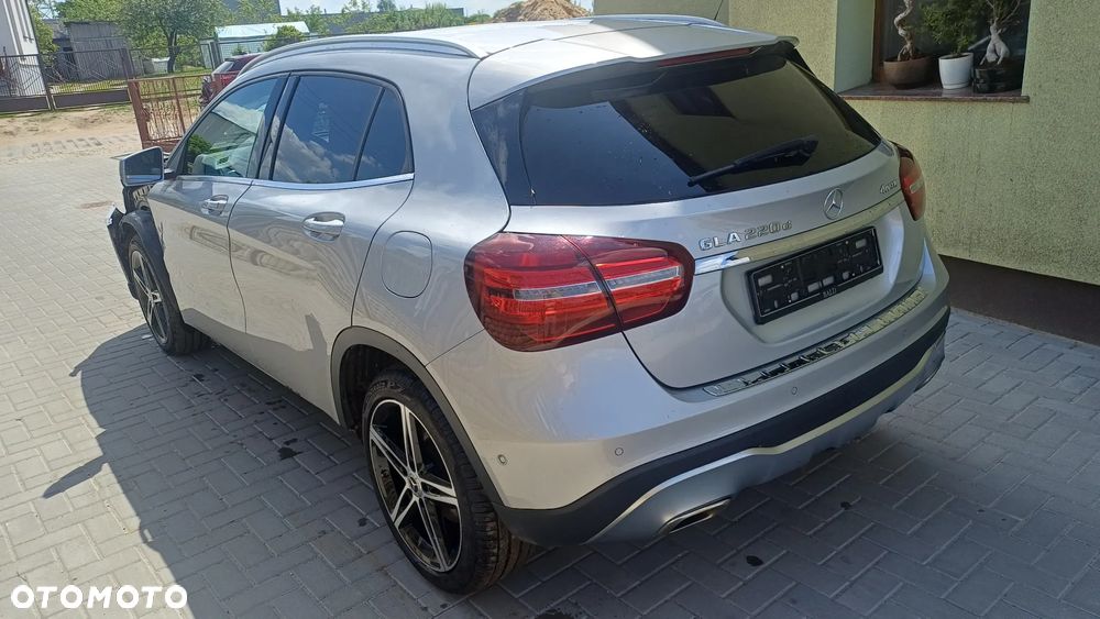 Mercedes-Benz GLA 220 d 4Matic 7G-DCT StreetStyle - 10