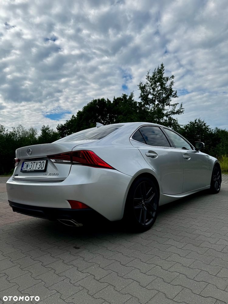 Lexus IS 200t / 300 F Sport - 9