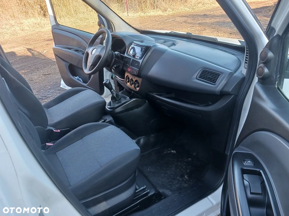 Fiat Doblo 1.3 TDI 90KM 2014r Izoterma Chłodnia Mroźnia Agregat Carrier Xarios 200 230v Zasilanie zew - 7