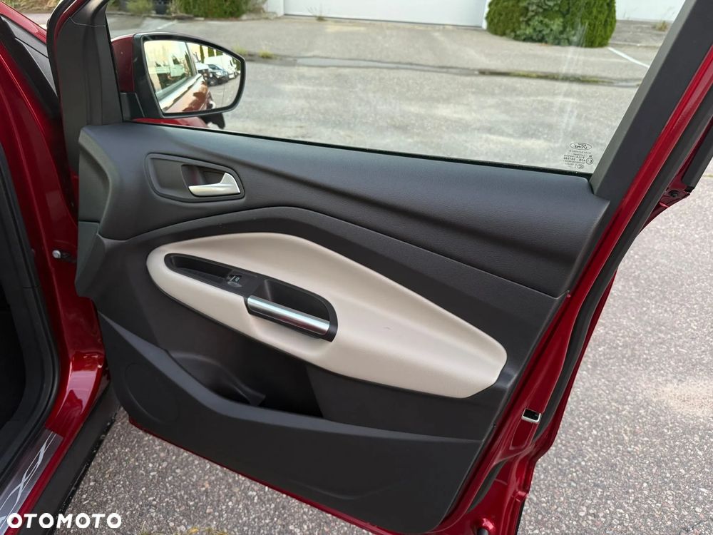 Ford Kuga 2.0 TDCi 4x4 Titanium - 32