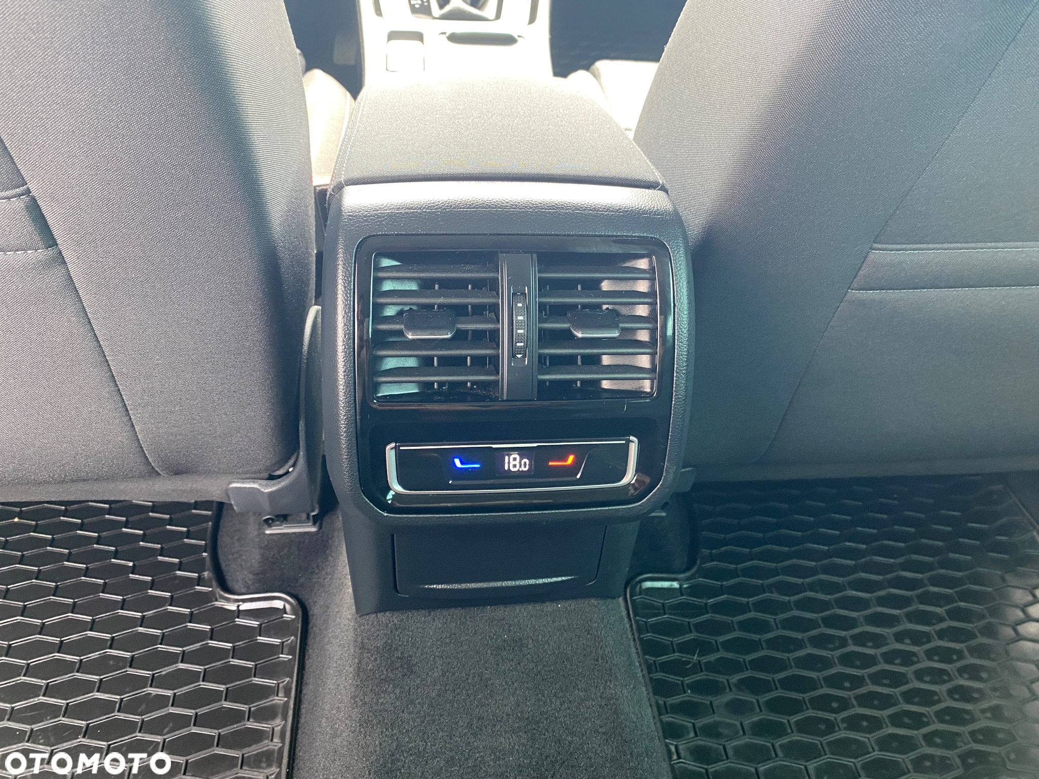 Volkswagen Passat Variant 2.0 TDI DSG (BlueMotion Technology) Comfortline - 27
