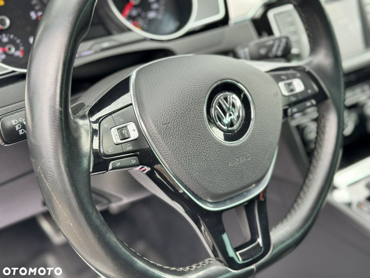 Volkswagen Passat Variant 2.0 TDI SCR DSG 4Motion Alltrack - 23