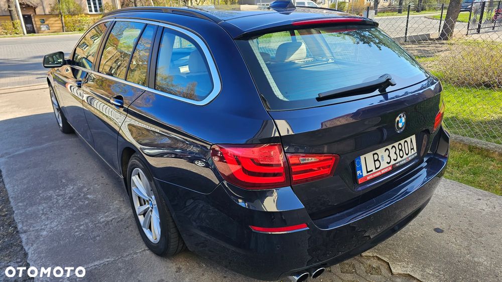 BMW Seria 5 525d xDrive - 13