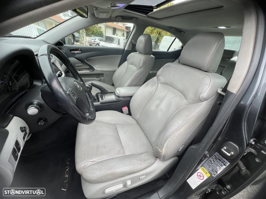 Lexus IS 220 d Luxury 46 - 12