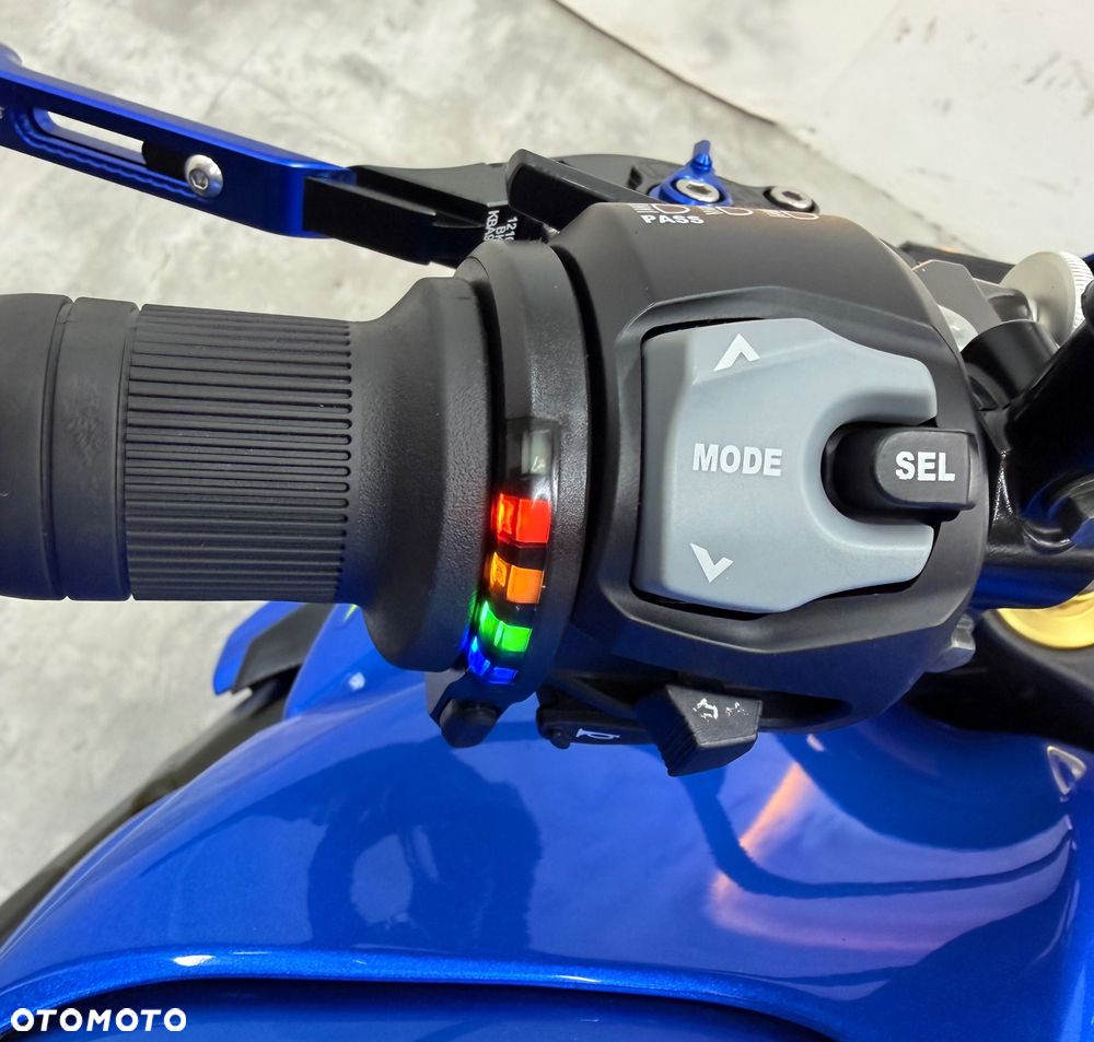 Suzuki GSX 1000 - 5