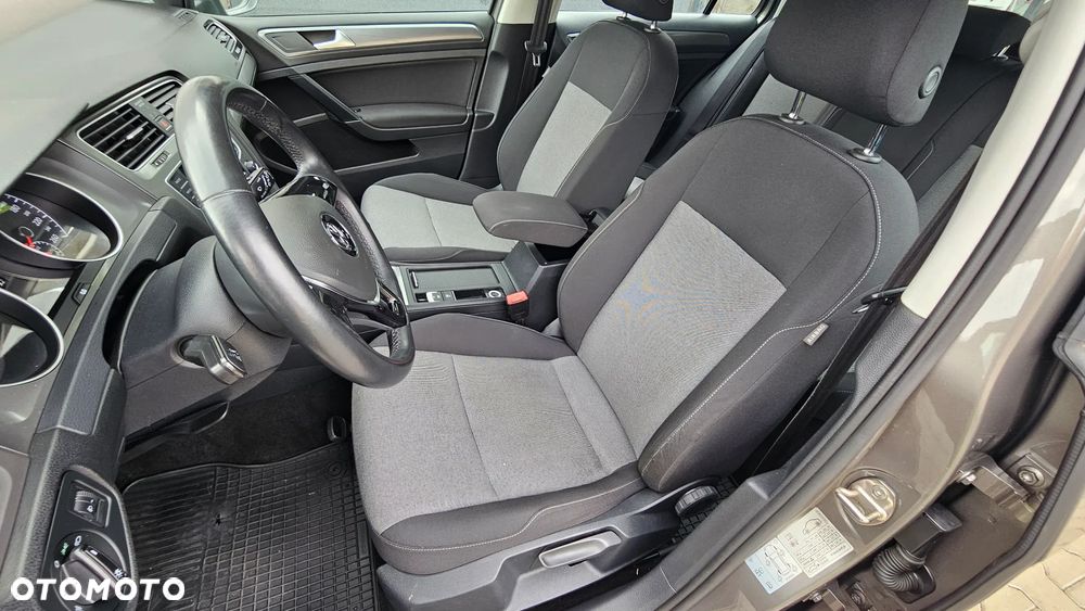 Volkswagen Golf - 21