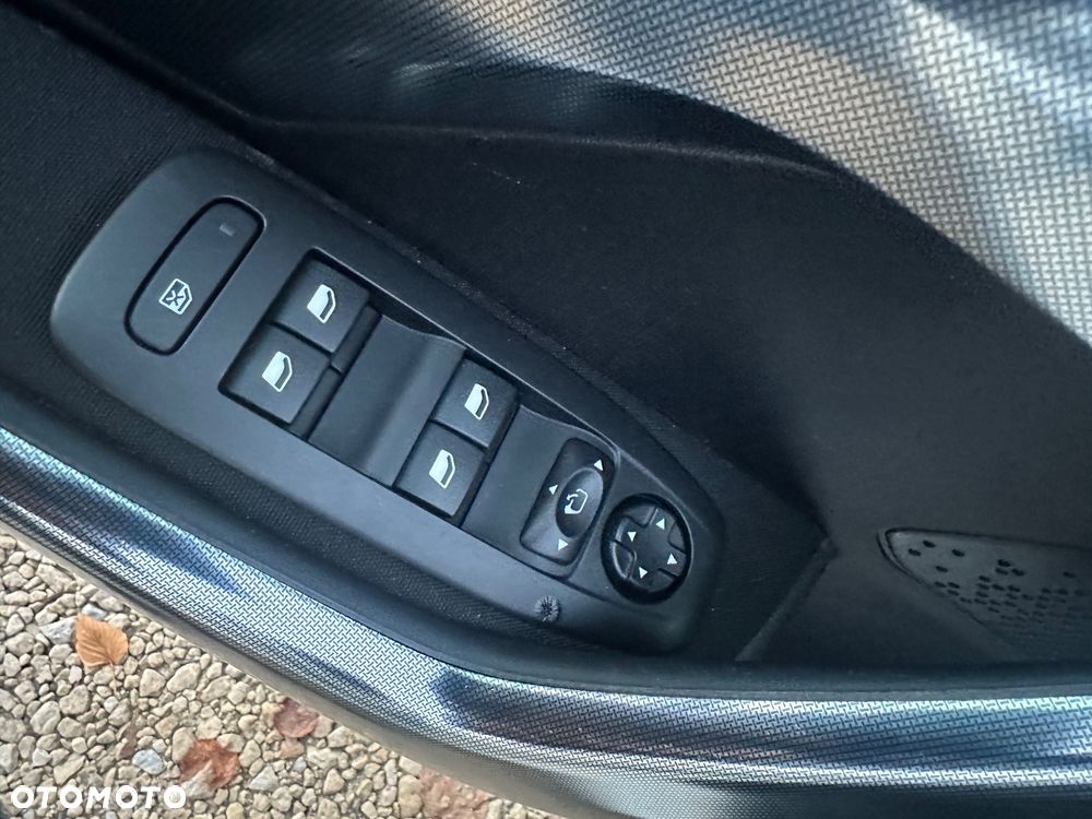 Peugeot 2008 BlueHDi FAP 120 STOP & START Allure - 24