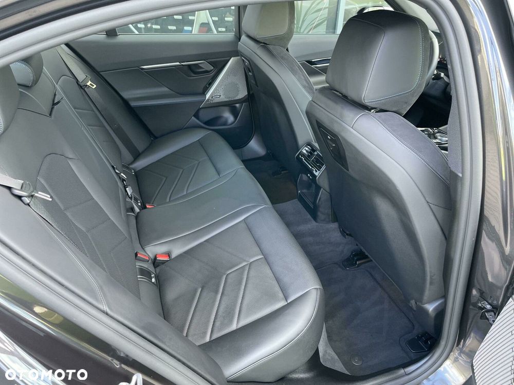 BMW Seria 5 520d xDrive mHEV M Sport - 16