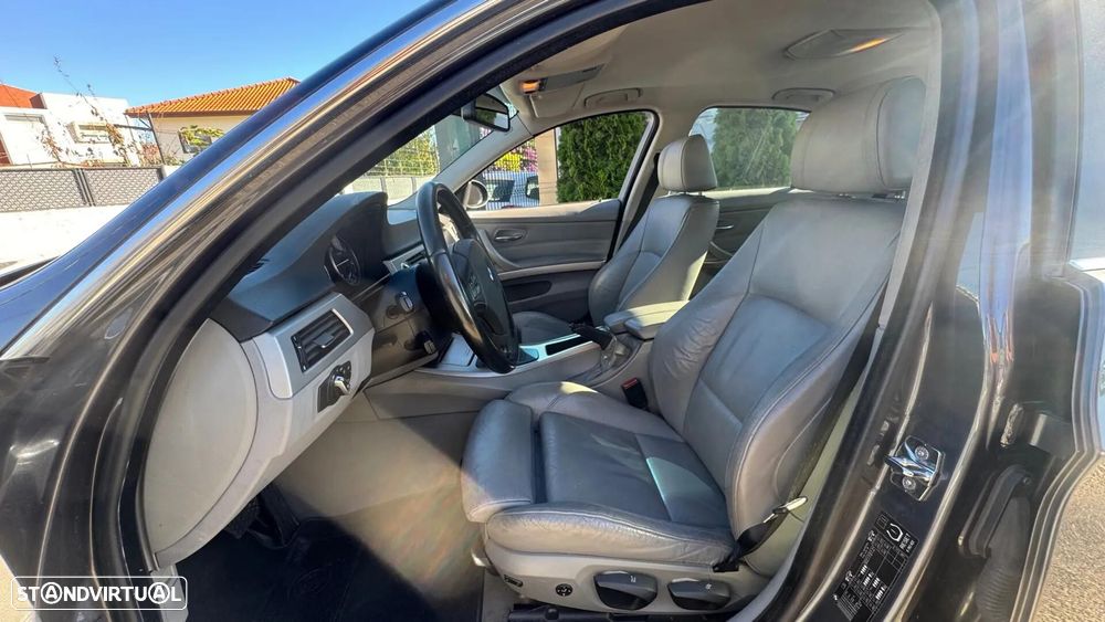 BMW 320 dA Exclusive - 12