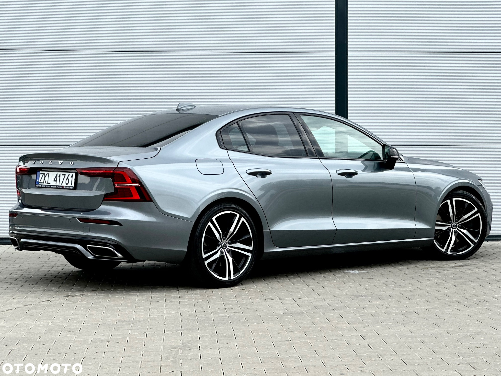 Volvo S60 T5 R-Design - 14
