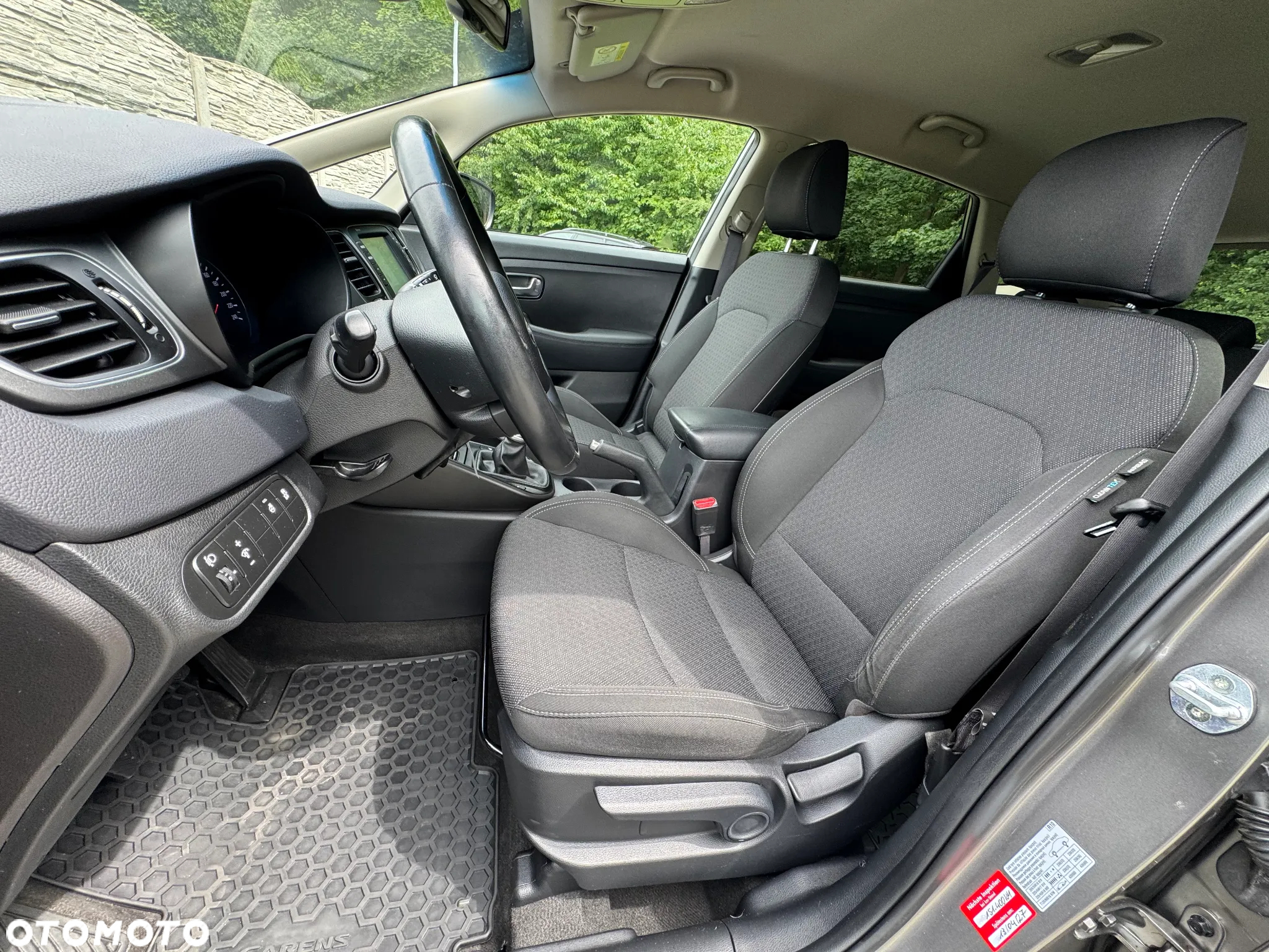Kia Carens 1.7 CRDi 141 Dream-Team Edition - 30
