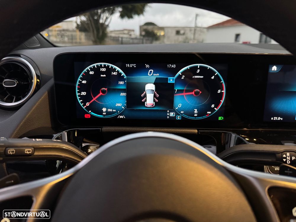 Mercedes-Benz GLA 180 d - 13