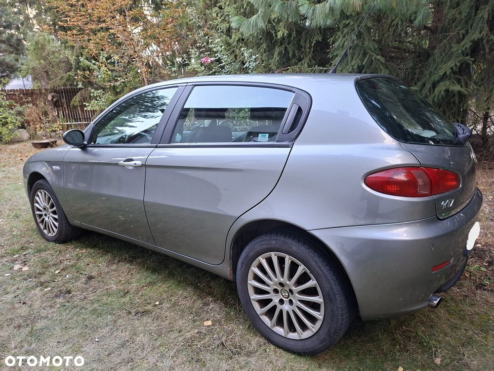 Alfa Romeo 147 1.6 Twin Spark Distinctive - 4