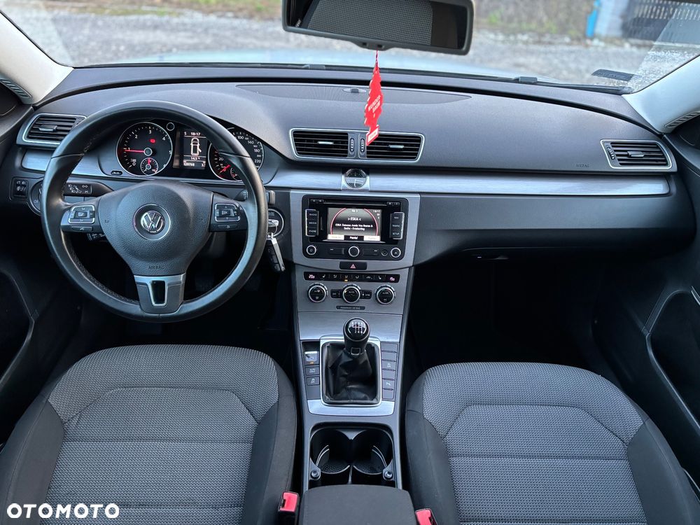 Volkswagen Passat - 14