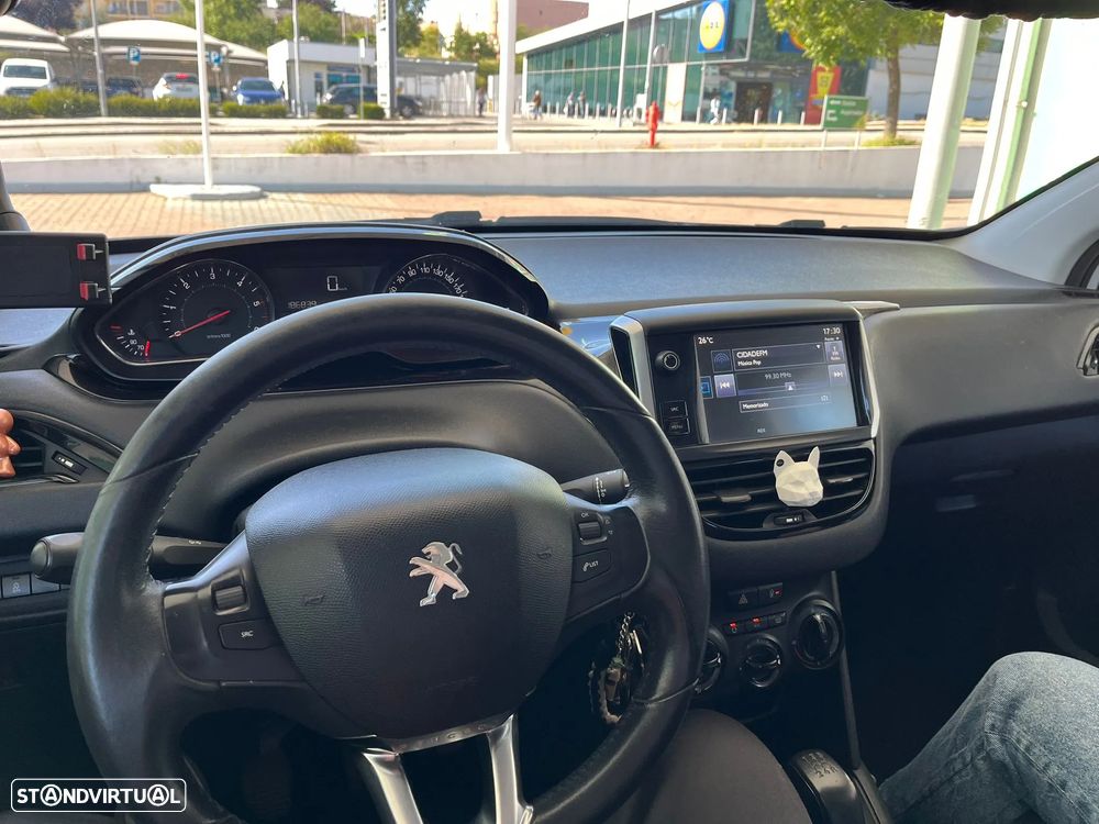 Peugeot 208 1.4 HDi - 8