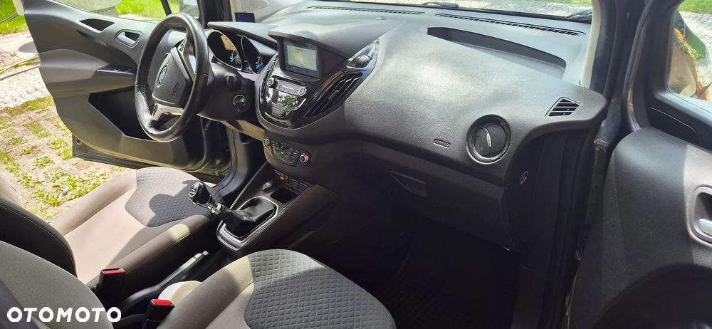 Ford Tourneo Courier - 14