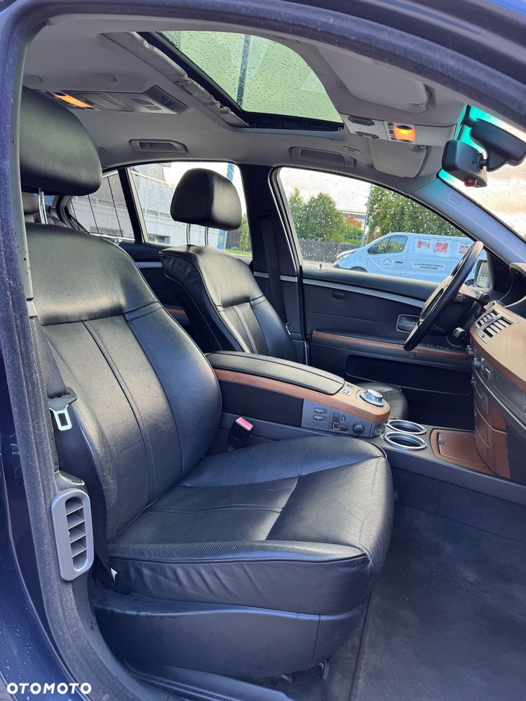 BMW Seria 7 745i - 17