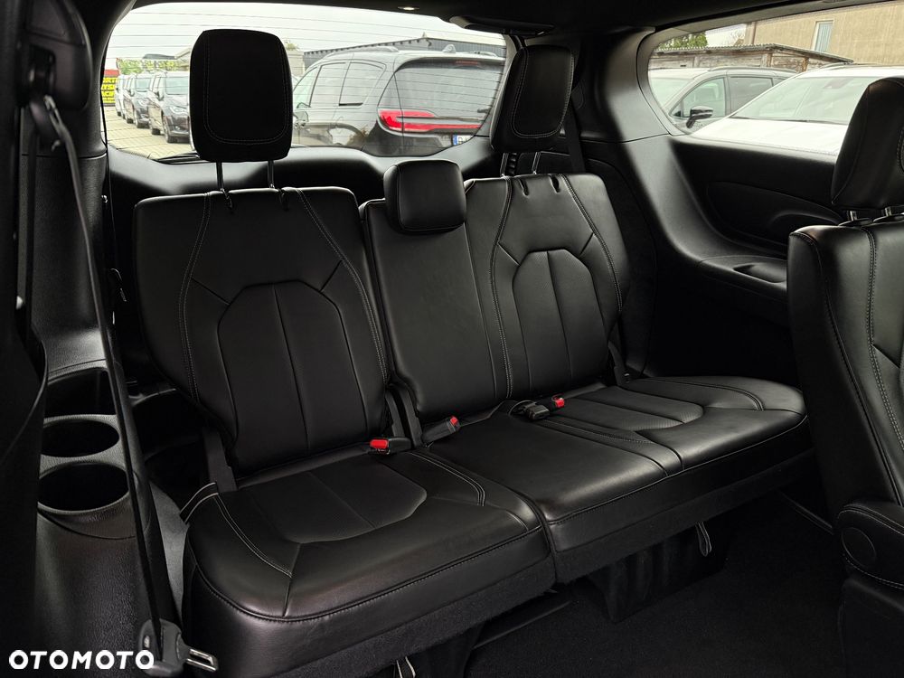 Chrysler Pacifica - 28