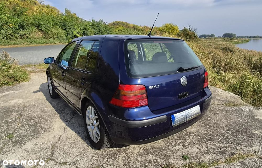 Volkswagen Golf - 6