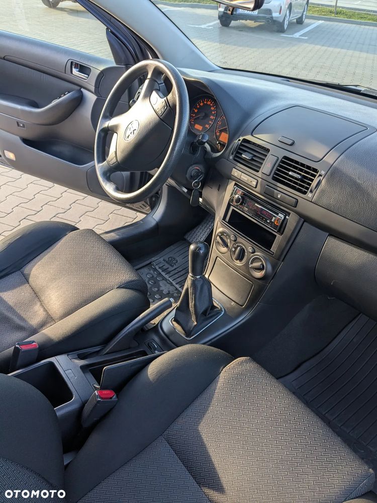 Toyota Avensis 1.6 VVT-i Luna - 18