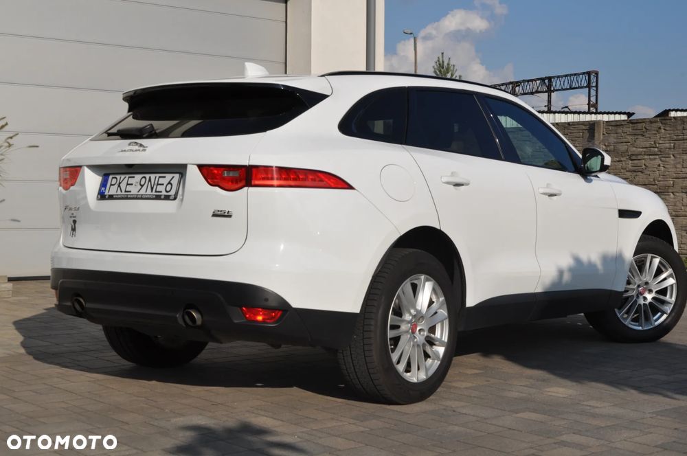 Jaguar F-Pace 2.0 i4P AWD R-Sport - 16