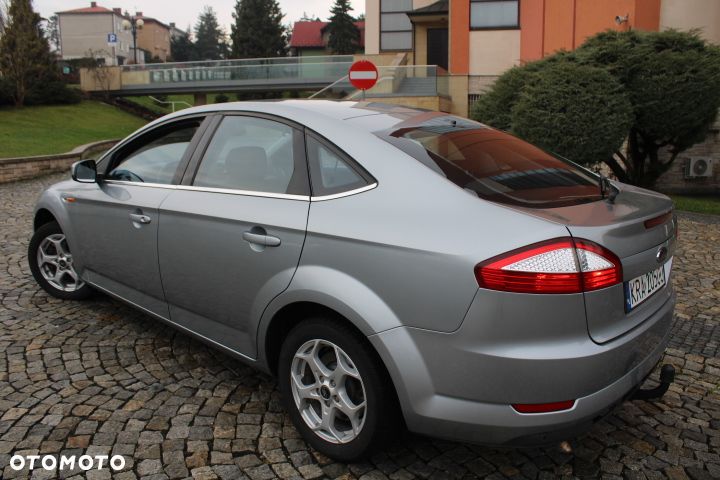 Ford Mondeo 2.0 Ambiente - 32