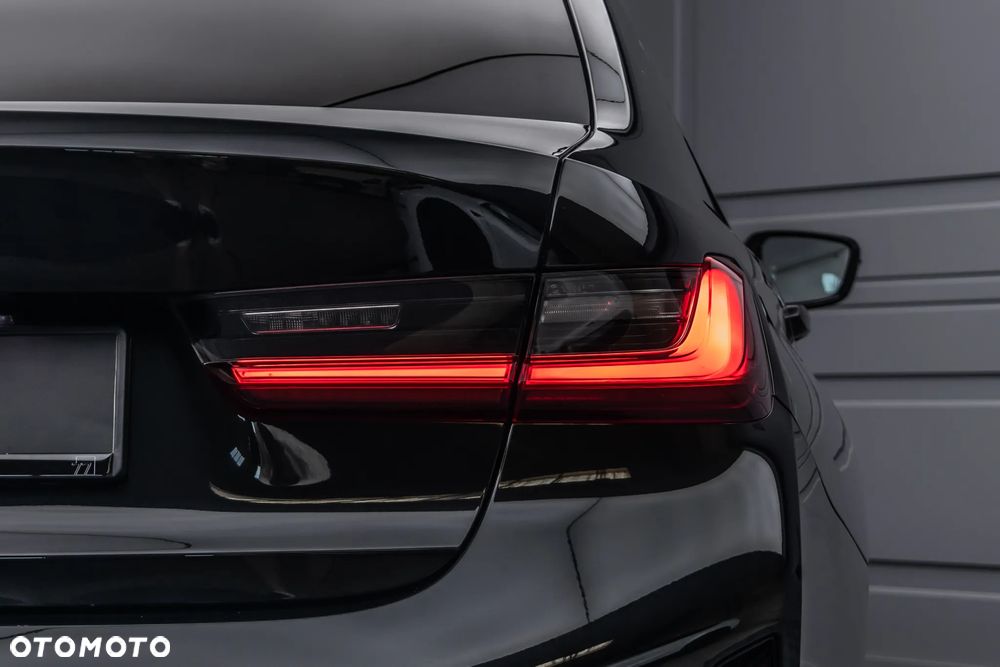 BMW Seria 3 320d xDrive mHEV M Sport - 12