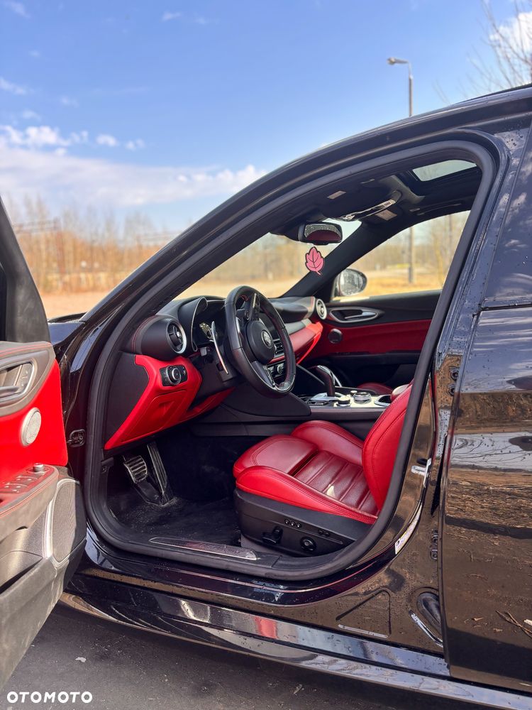 Alfa Romeo Giulia 2.0 Turbo 16V AT8 Veloce Ti - 8