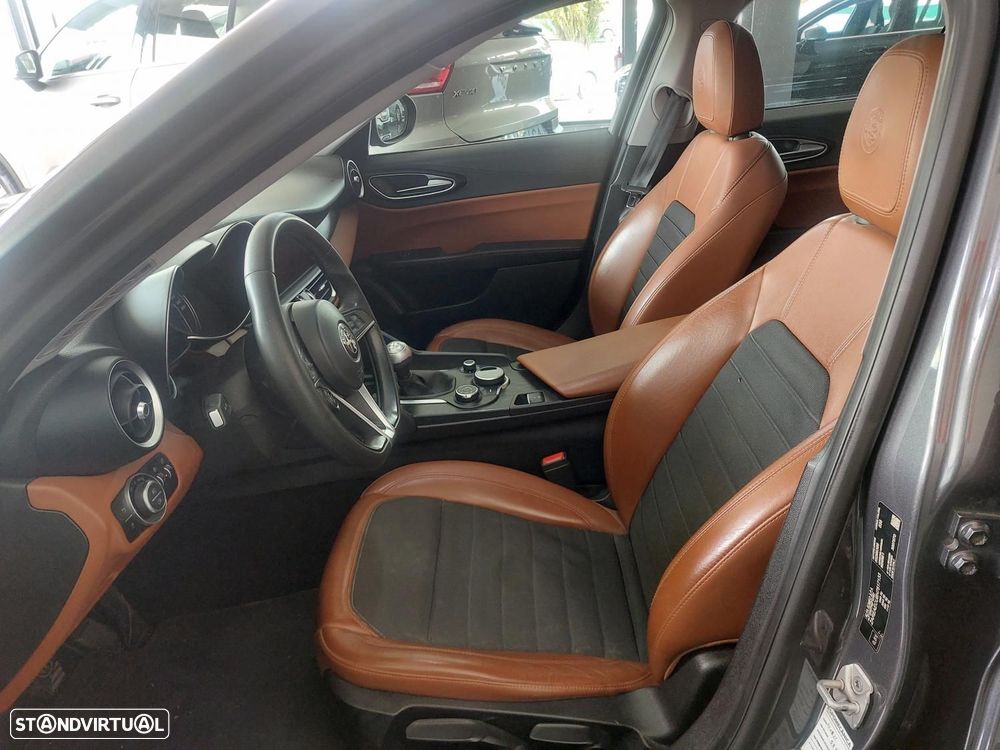 Alfa Romeo Giulia 2.2 D - 13