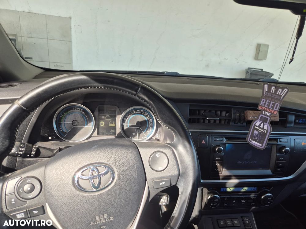 Toyota Auris - 11