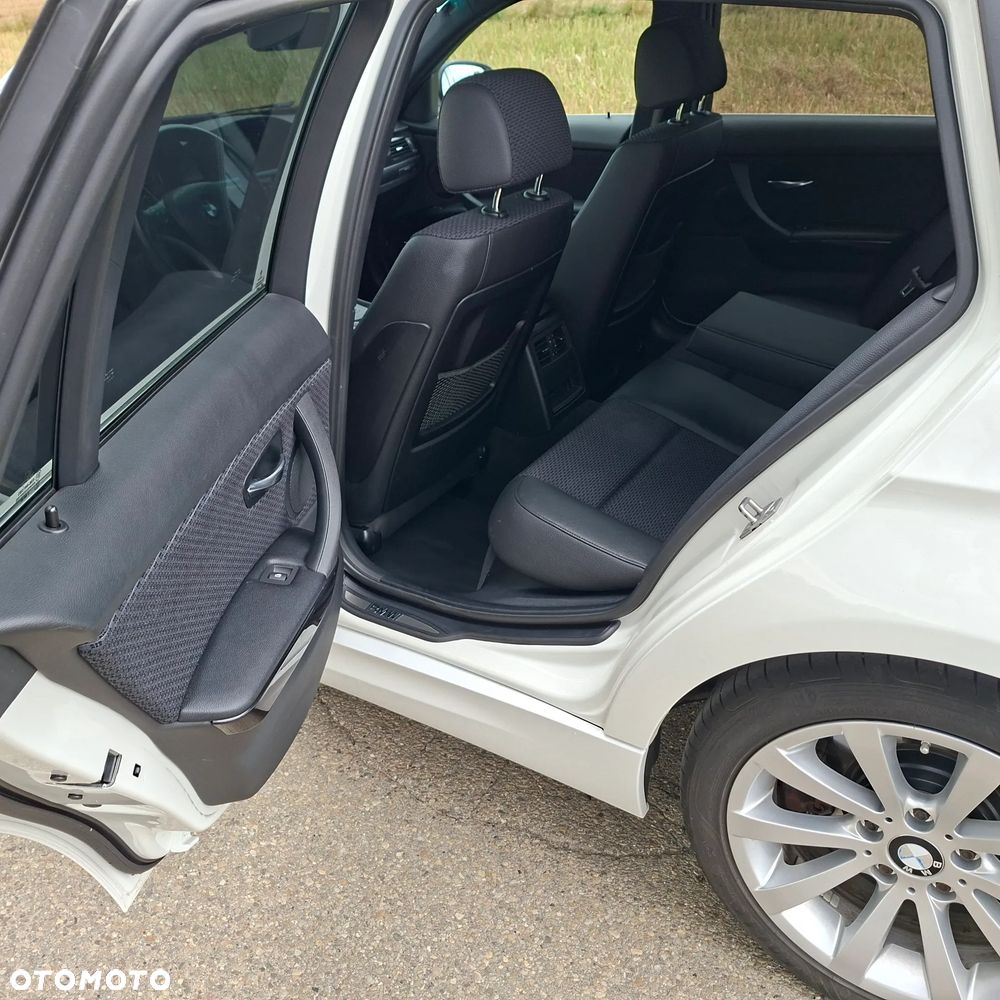 BMW Seria 3 325i xDrive - 18
