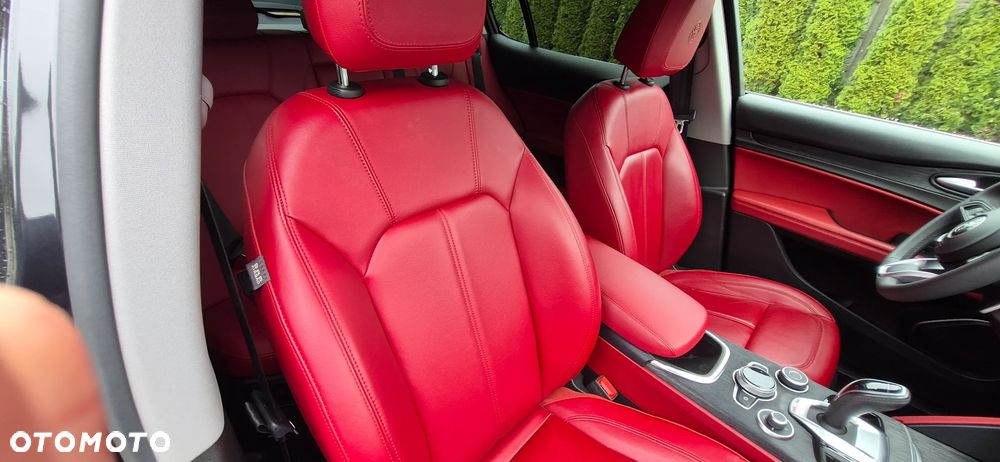 Alfa Romeo Stelvio - 14