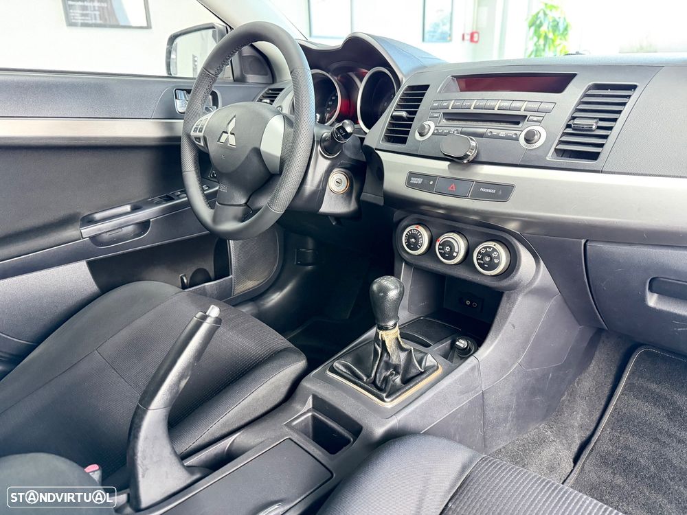 Mitsubishi Lancer 1.5 Invite - 21