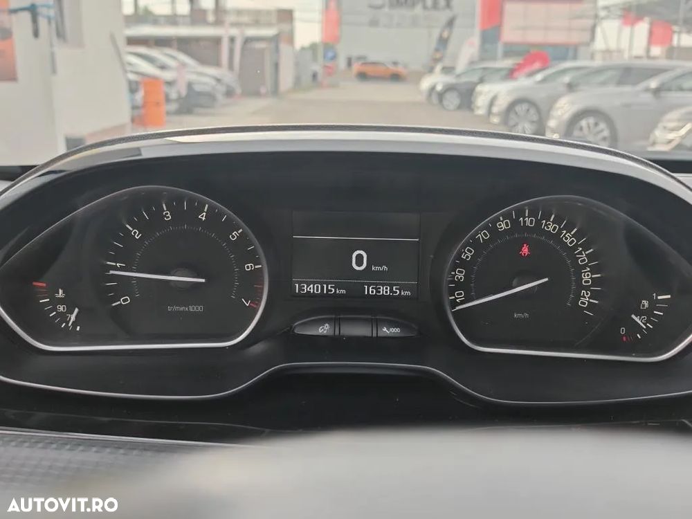 Peugeot 208 1.2 L PureTech Allure - 23