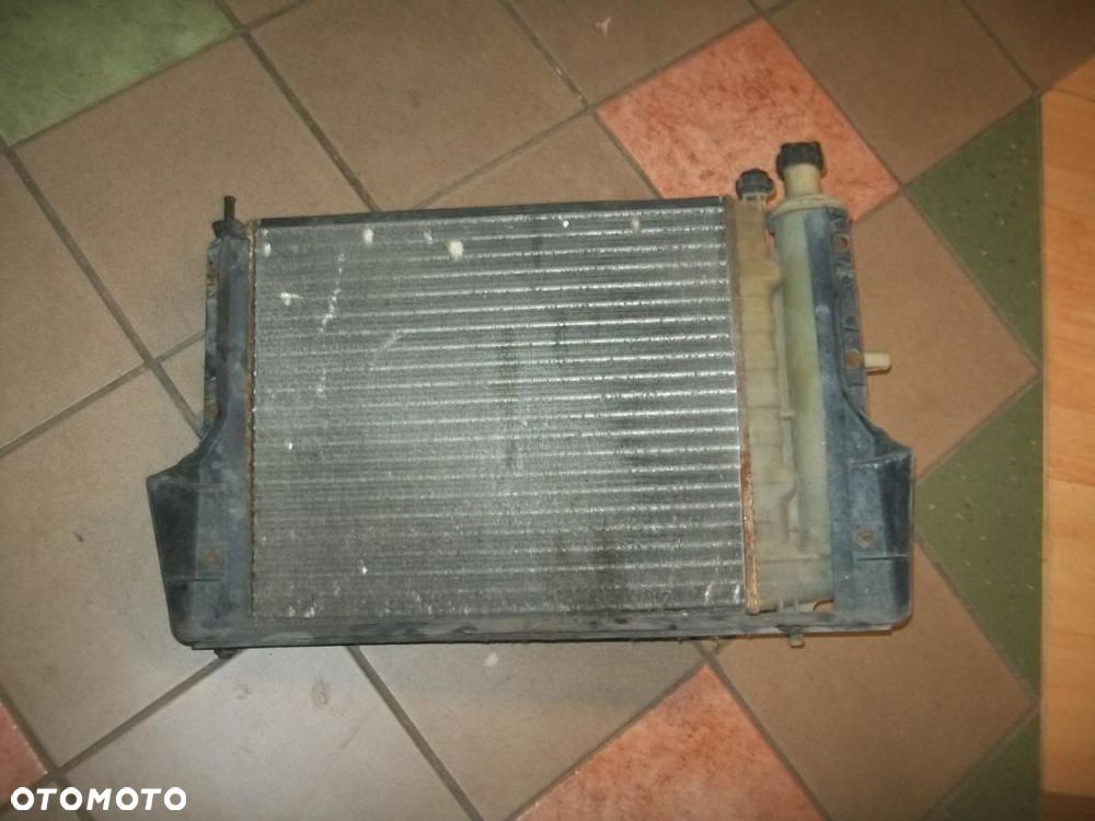 Chłodnica wody z wentylatorem Fiat Bravo 1.4 12V - 2