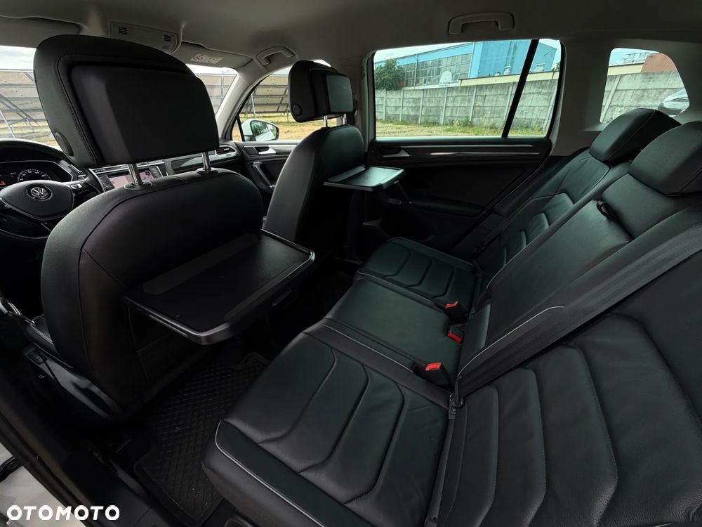 Volkswagen Tiguan 2.0 TDI SCR 4MotION DSG R-Line - 23